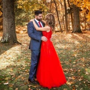 Beautiful red gown size 4